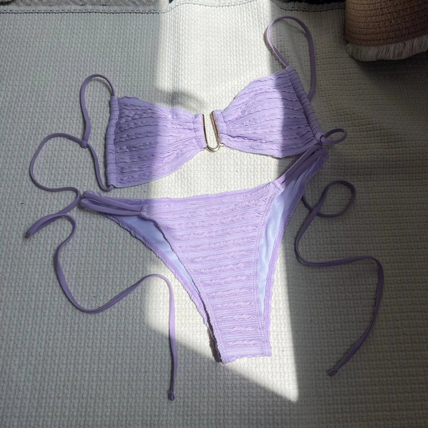 Bikini Blanc Texturé à Armatures - Élégance et Confort Estival