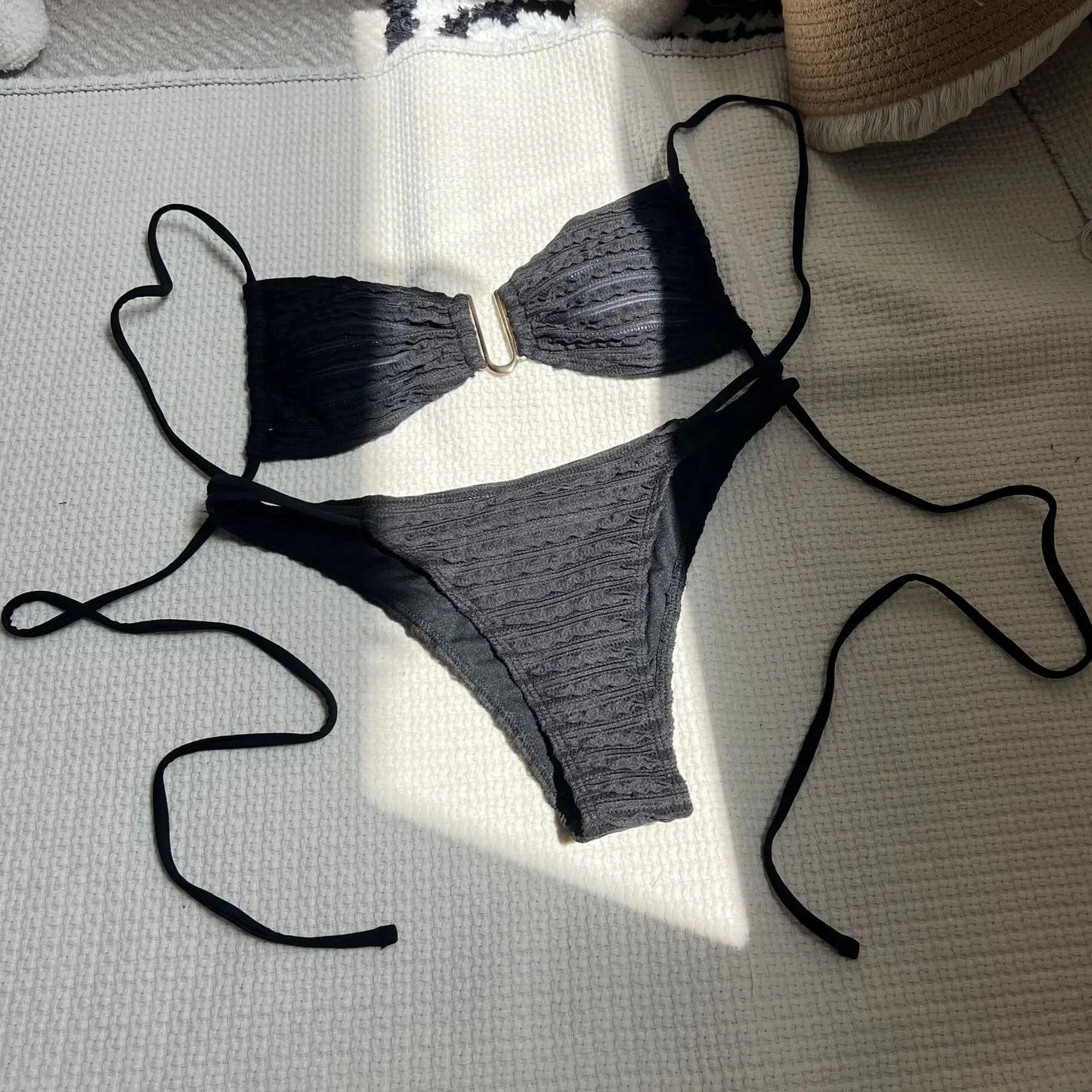 Bikini Blanc Texturé à Armatures - Élégance et Confort Estival Noir / S
