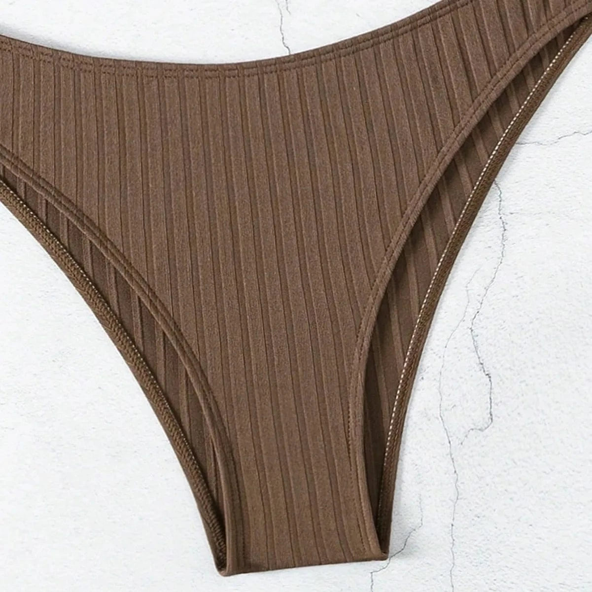 Bikini Côtelé Brun à Armatures – Élégance Moderne & Confort Durable