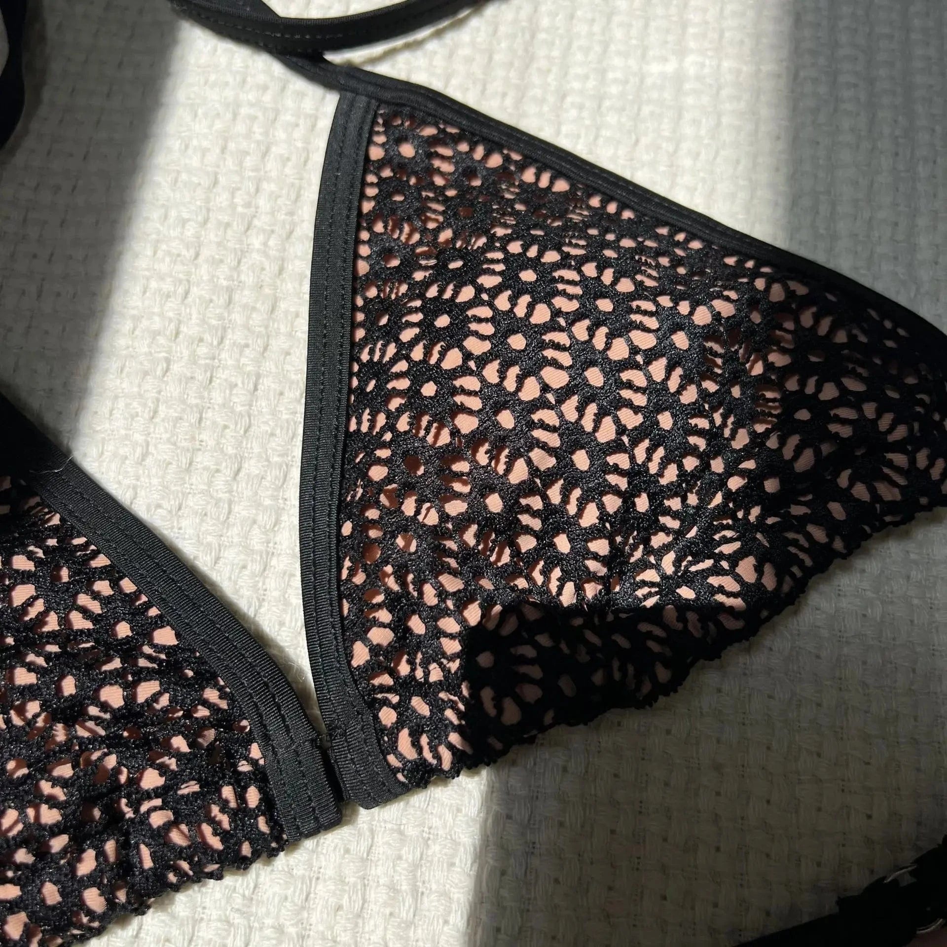 Bikini Moderne Chic 2025 : Élégance et Confort pour Votre Été