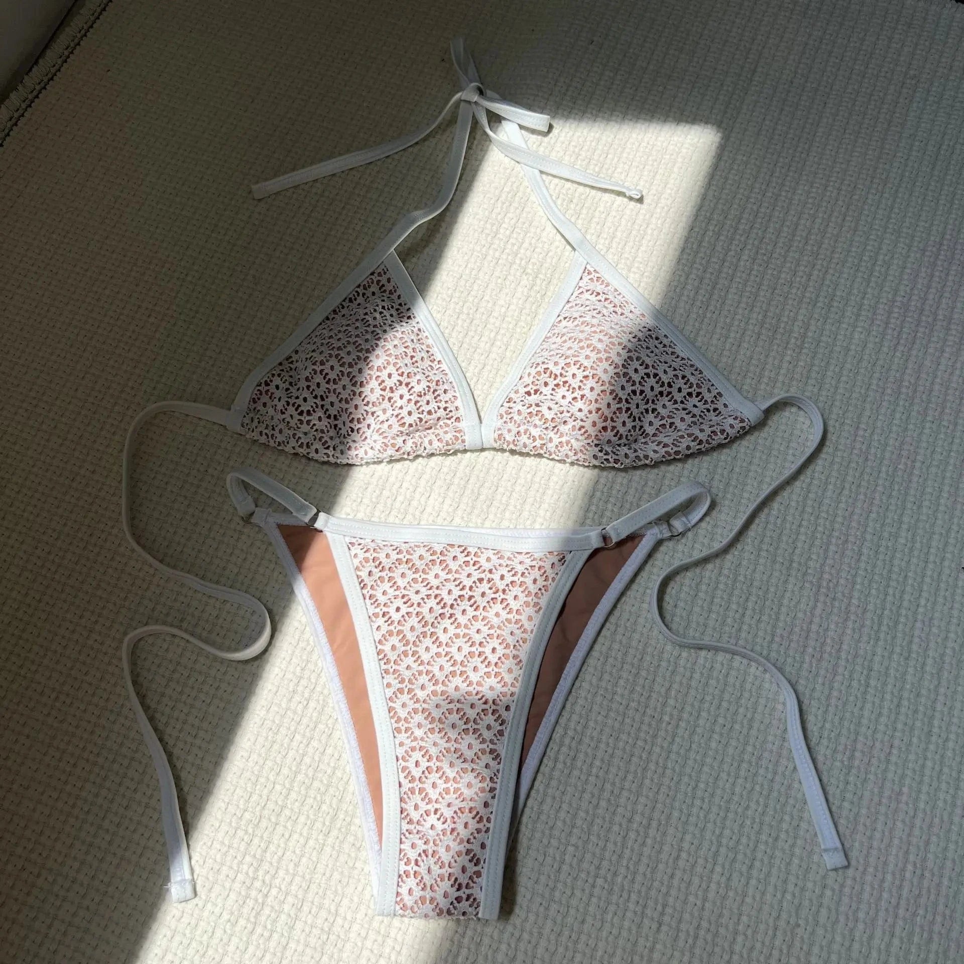Bikini Moderne Chic 2025 : Élégance et Confort pour Votre Été