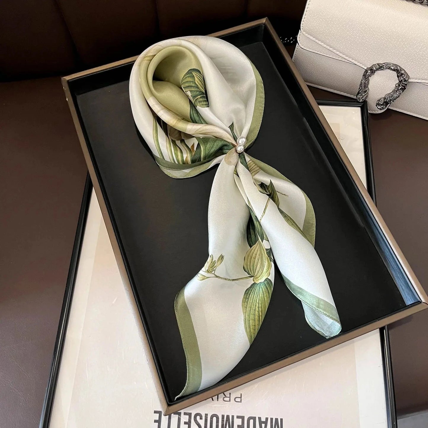 Carré 100% Soie - Acheter foulard carré en soie en ligne pour femme, chic et léger 53x53cm