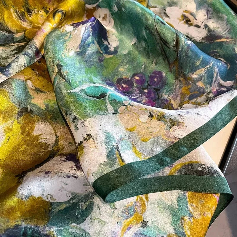 Carré 100% Soie – Foulard carré en soie imprimé floral impressionniste, élégant et estival 70x70cm