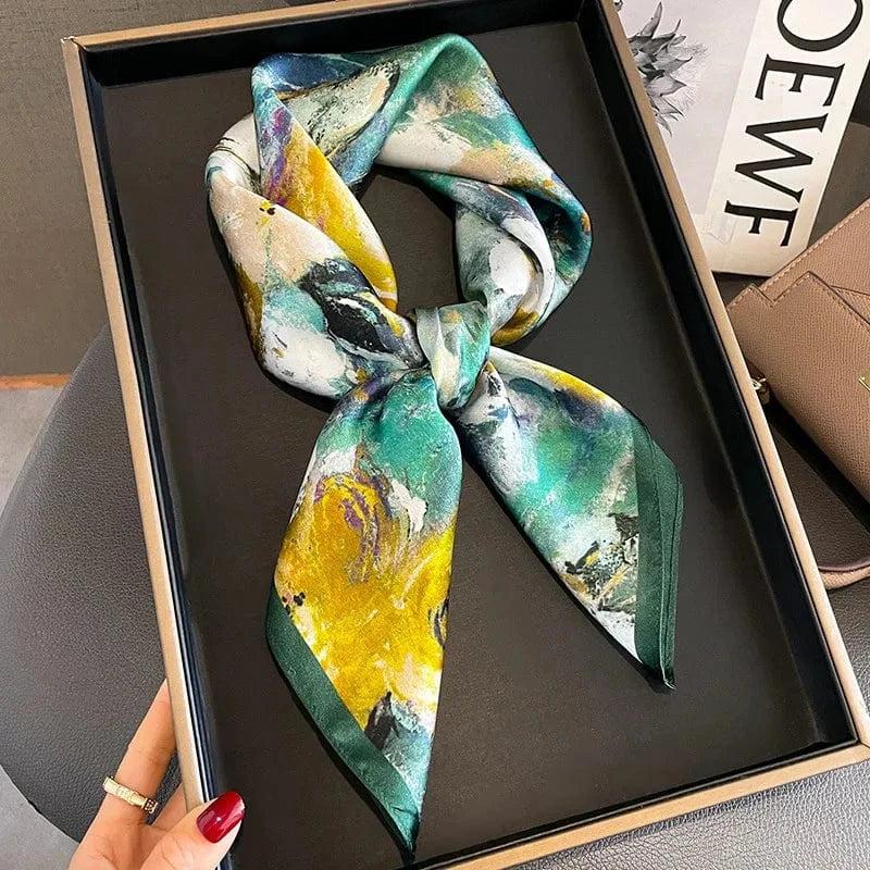 Carré 100% Soie – Foulard carré en soie imprimé floral impressionniste, élégant et estival 70x70cm