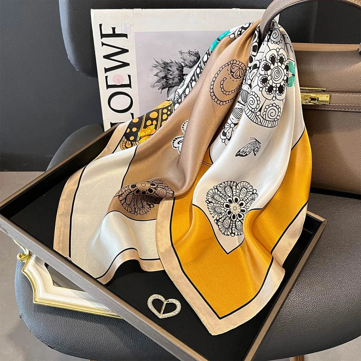 Carré 100% Soie - Foulard carré en soie imprimé papillon 70x70cm