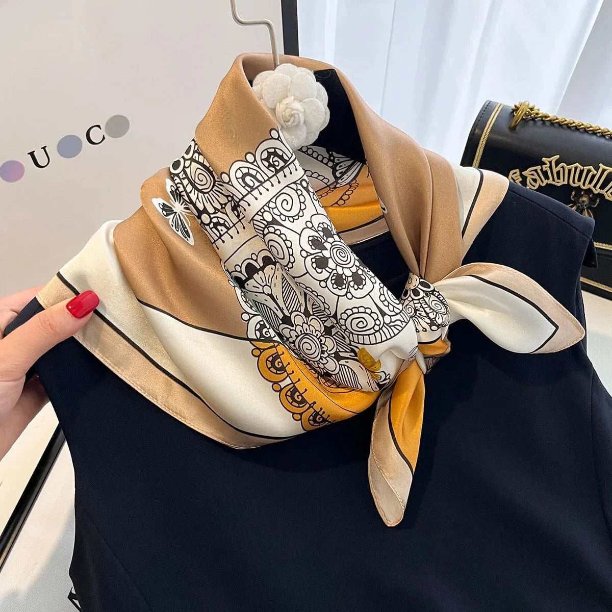 Carré 100% Soie - Foulard carré en soie imprimé papillon 70x70cm