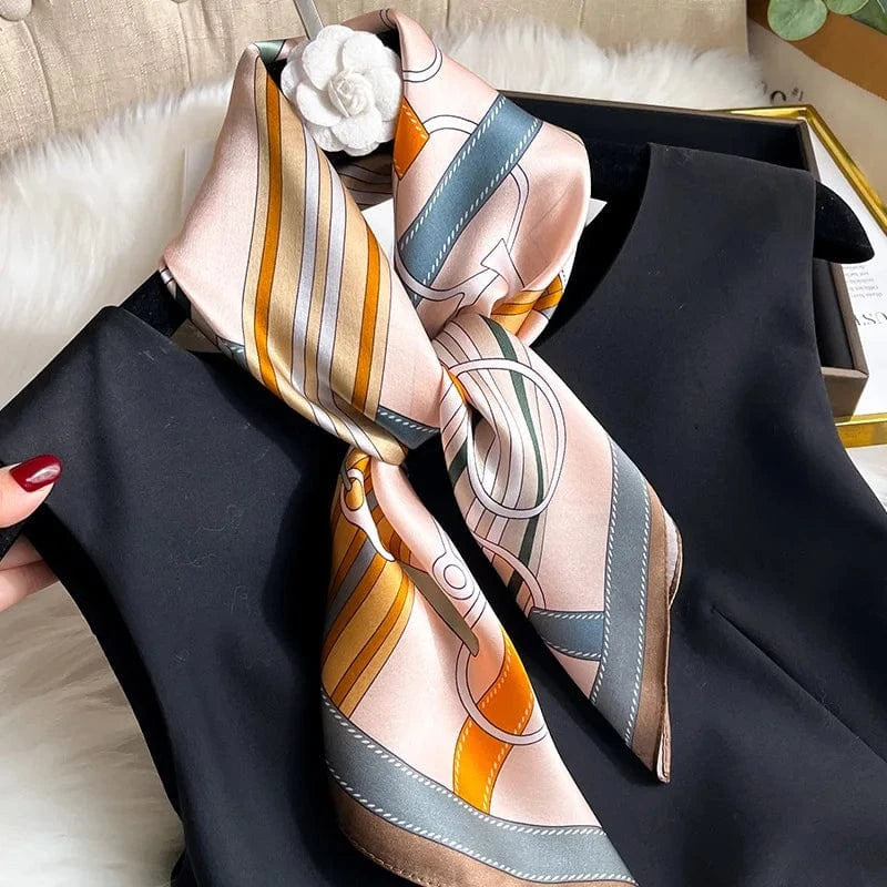 Carré 100% Soie - Foulard en Soie Motif Harnais Équestre, design chic et moderne 70x70cm