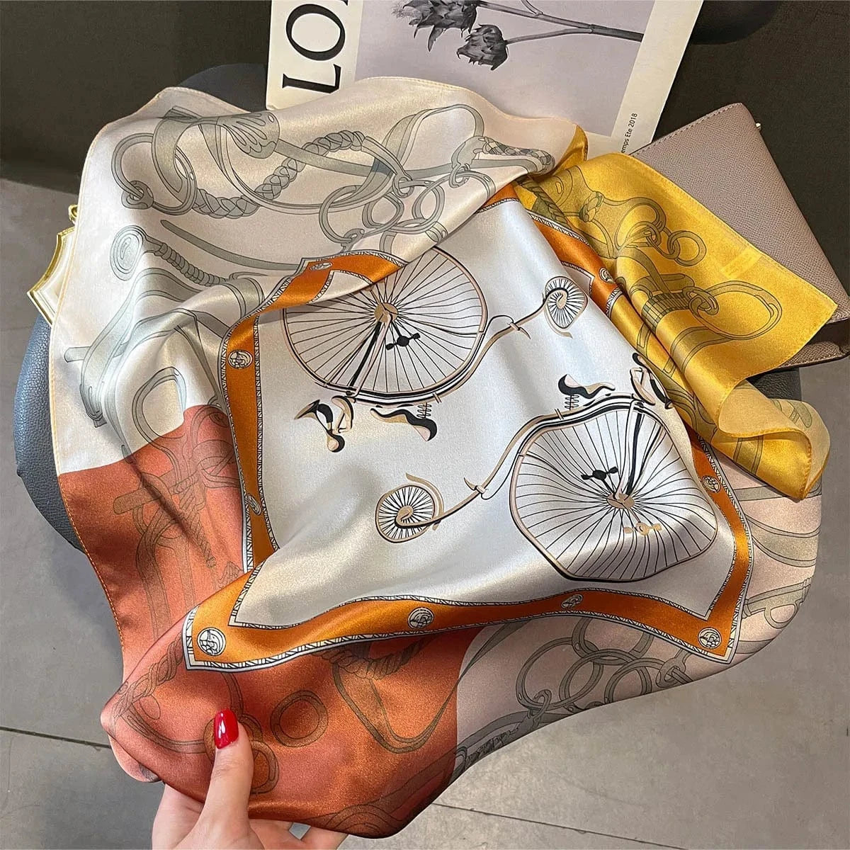 Carré 100% Soie – Foulard imprimé fleurs délicates, carré de soie chic 70x70cm