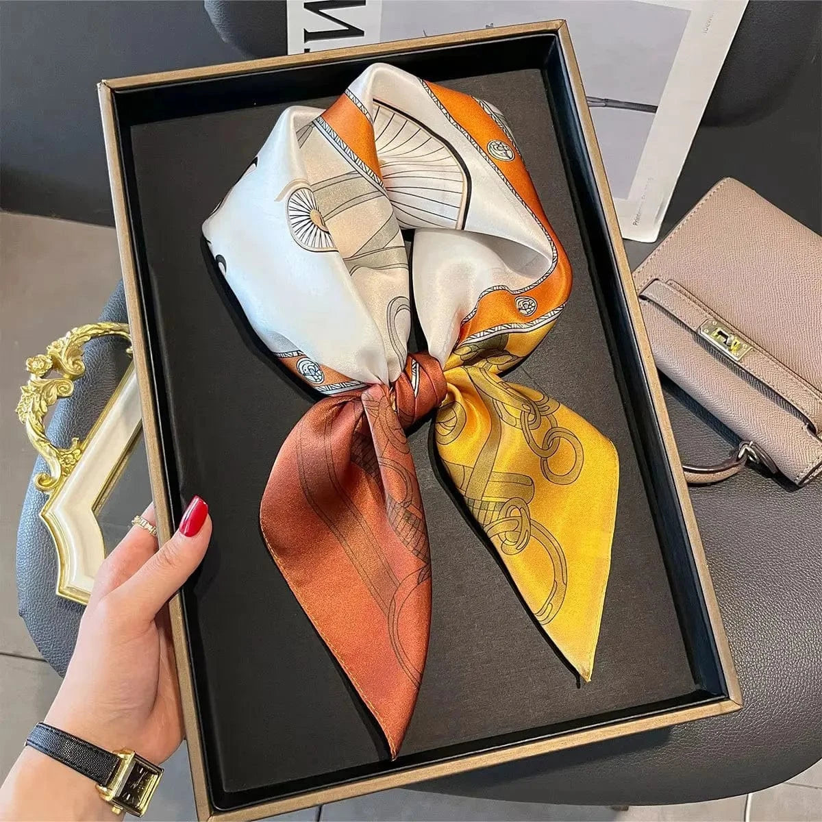 Carré 100% Soie – Foulard imprimé fleurs délicates, carré de soie chic 70x70cm