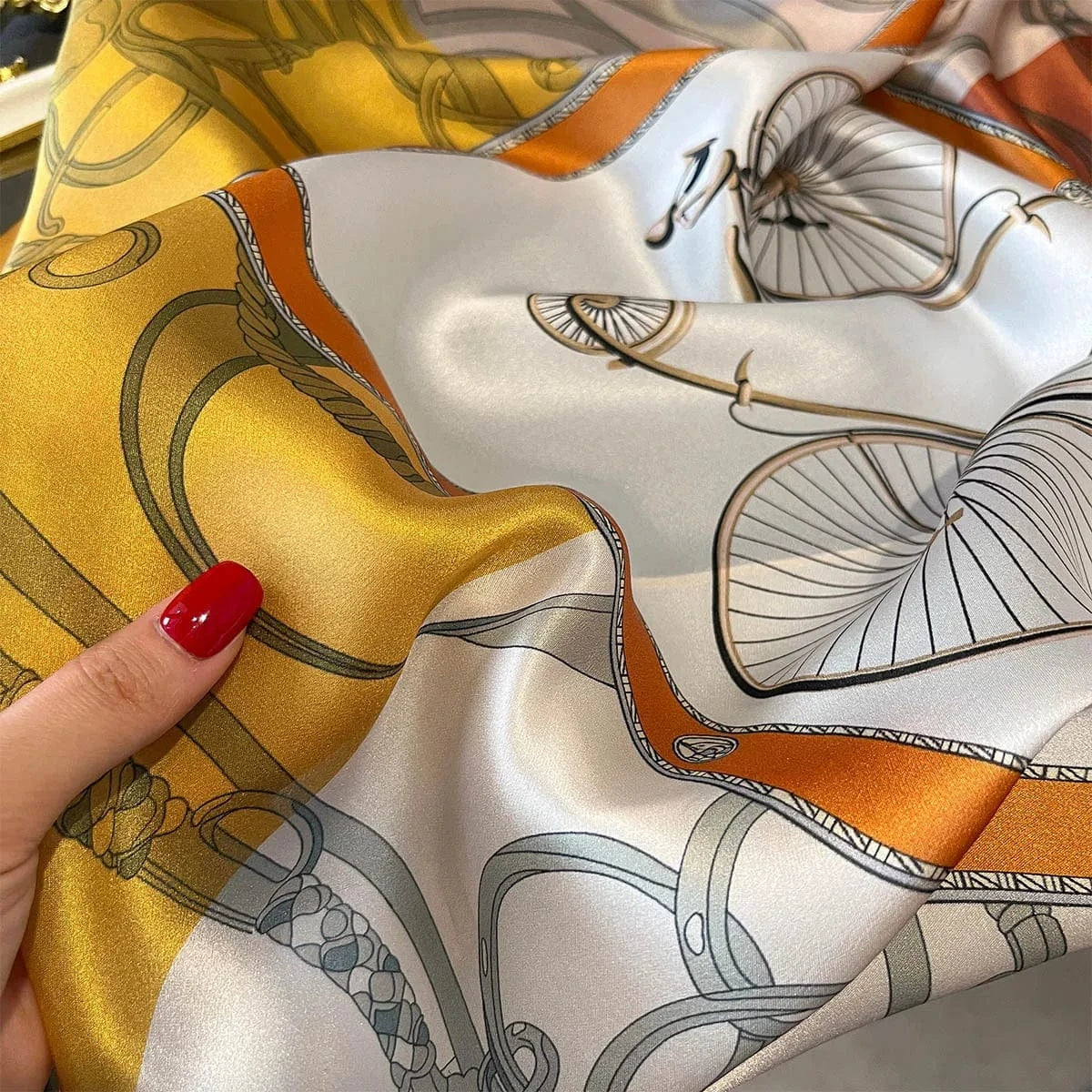 Carré 100% Soie – Foulard imprimé fleurs délicates, carré de soie chic 70x70cm