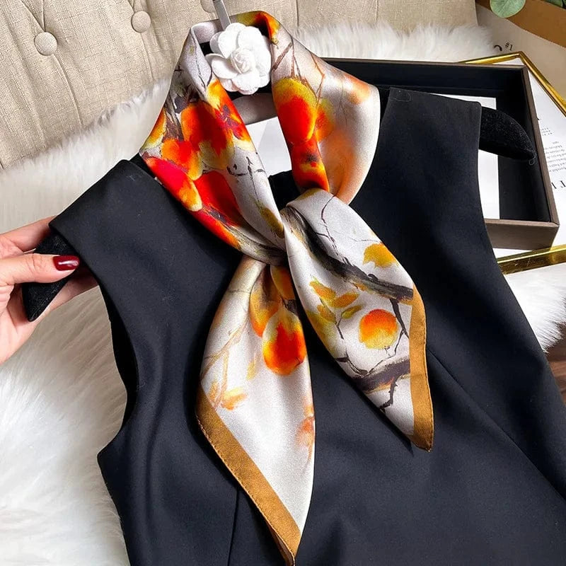 Carré 100% Soie – Foulard imprimé rameaux fruitiers orange impressionniste 70x70cm