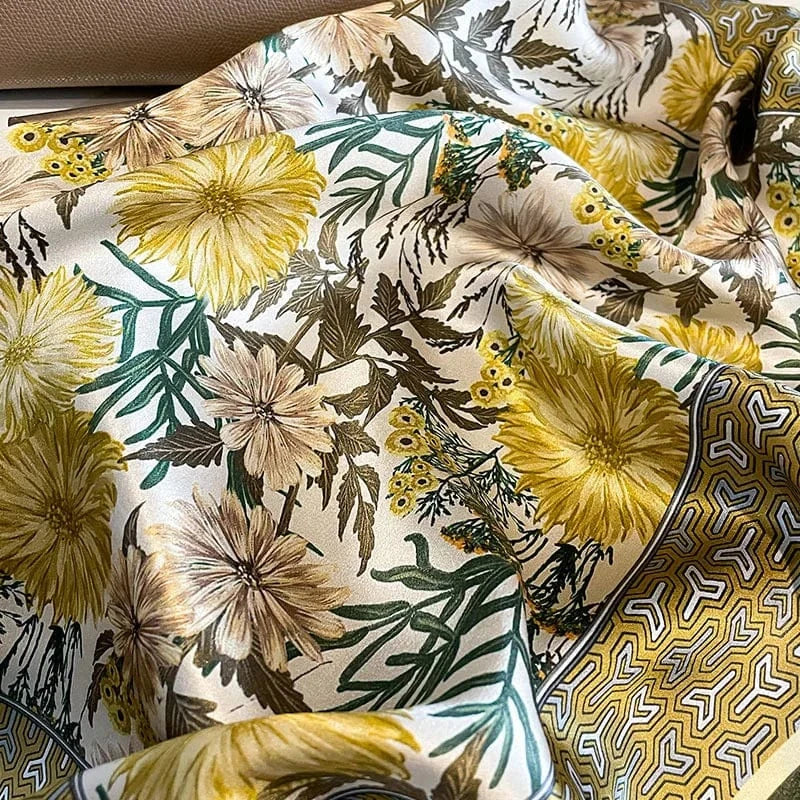 Carré 100% Soie Imprimé Botanique Fleurs Jaunes – Carré de Soie Élégant et Naturel 70x70cm