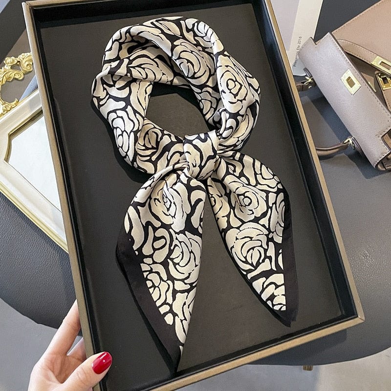 Carré 100% Soie Motif Rose Noire et Blanche Femme 70x70cm