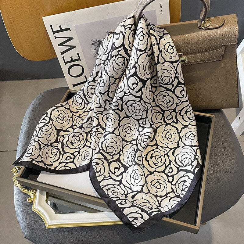 Carré 100% Soie Motif Rose Noire et Blanche Femme 70x70cm