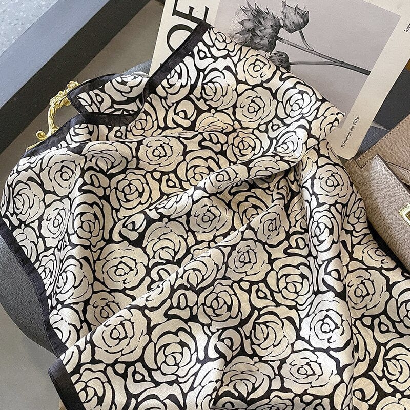 Carré 100% Soie Motif Rose Noire et Blanche Femme 70x70cm