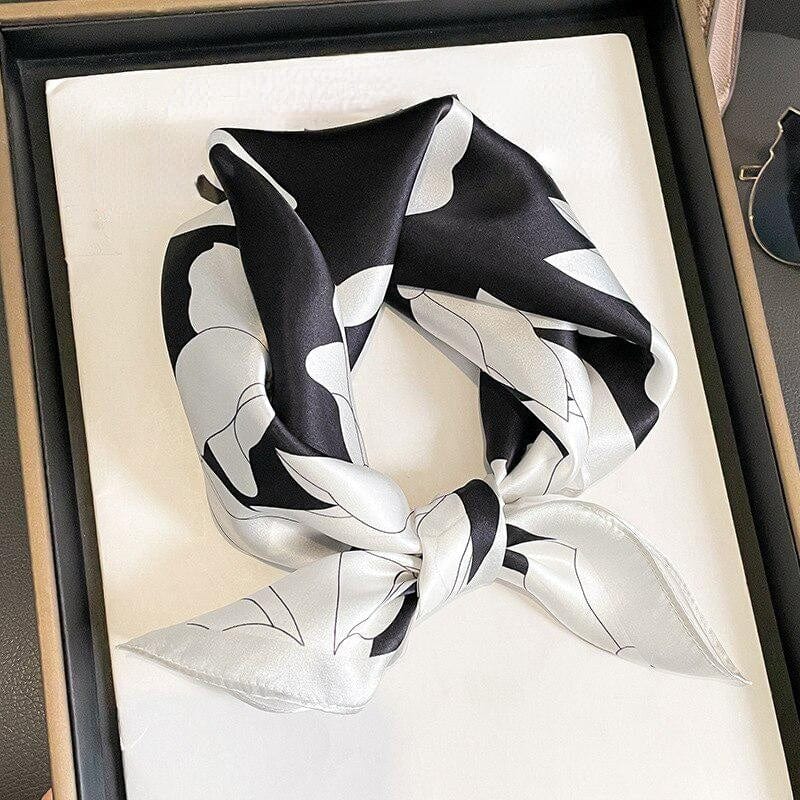 Carré 100% soie naturelle noir avec fleurs blanches - Élégance Florale 53x53cm
