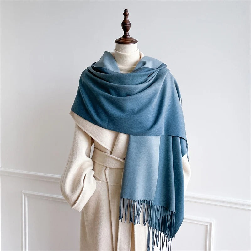 Echarpe Acrylique Bleu Dégradé 190x70 – Bleu Profond Vers Ciel, Satiné et Franges