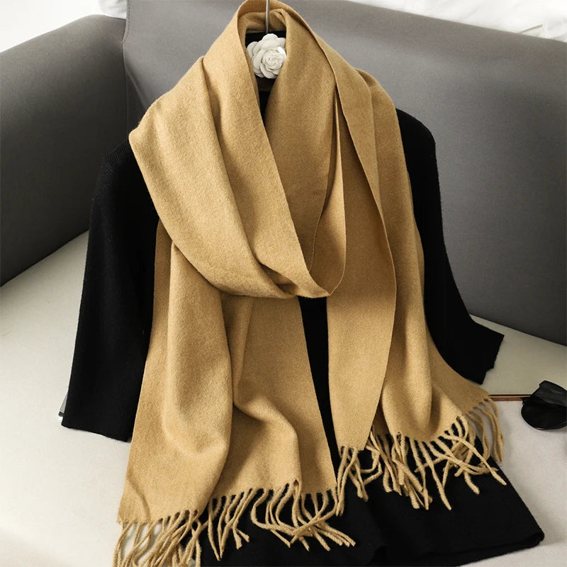 Echarpe Cachemire Sable Velouté – Foulard long velouté couleur sable, chic et minimaliste