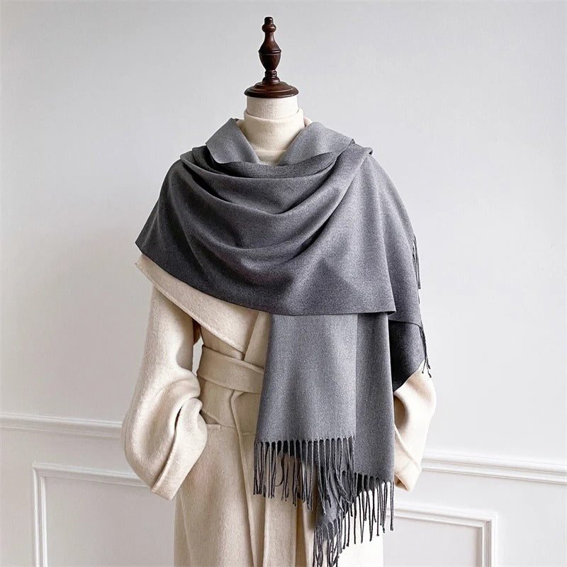 Echarpe Acrylique Gris Ardoise – Dégradé froid, tissu lisse et franges fines