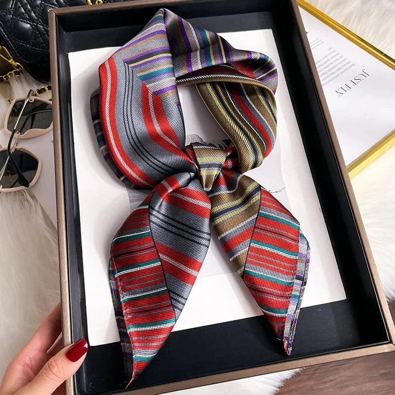 Carré 100% Soie – Rayures diagonales multicolores Satin – Carré de Soie chic et moderne 70x70cm