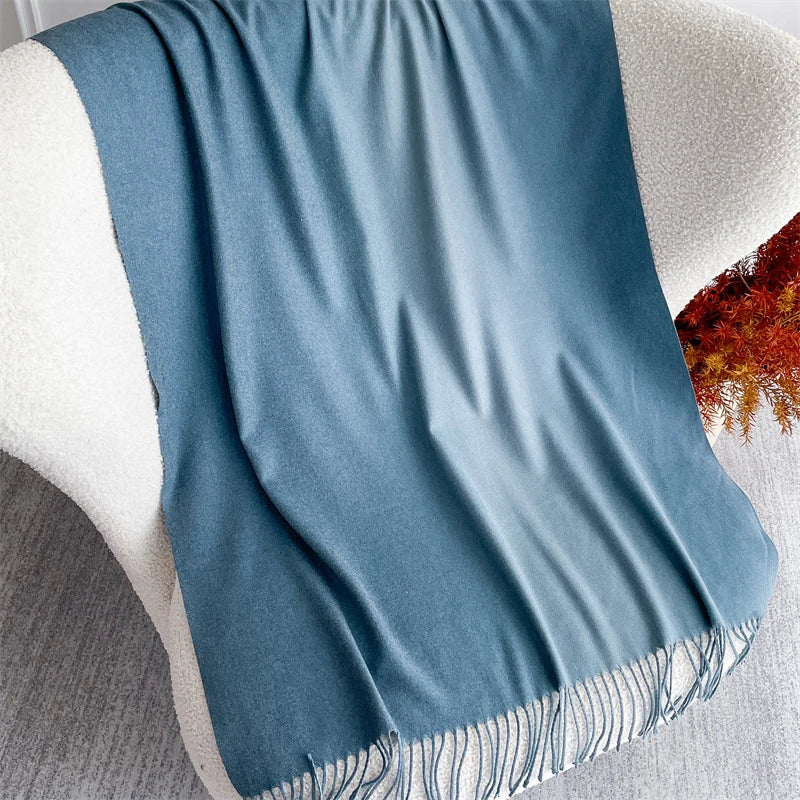 Echarpe Acrylique Bleu Dégradé 190x70 – Bleu Profond Vers Ciel, Satiné et Franges