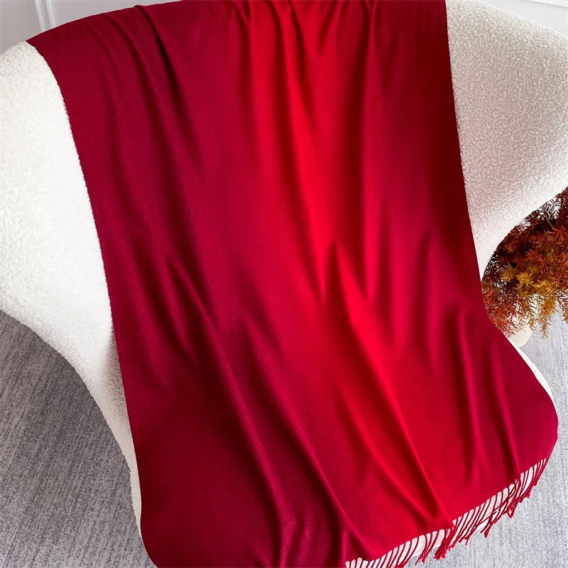 Echarpe Acrylique Rouge Rubis Profond – Élégance minimaliste, drapé fluide, franges fines