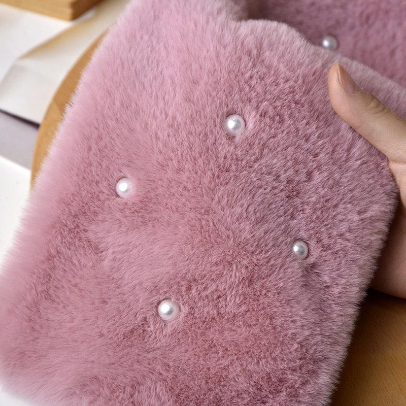 Écharpe Croisée de Luxe avec Perles en Fausse Fourrure de Lapin
