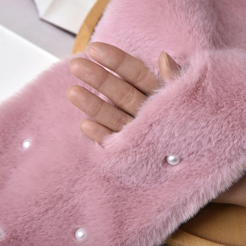 Écharpe Croisée de Luxe avec Perles en Fausse Fourrure de Lapin