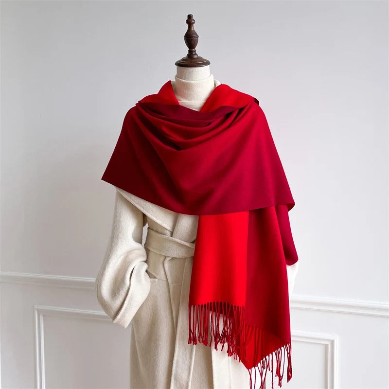 Echarpe Acrylique Rouge Rubis Profond – Élégance minimaliste, drapé fluide, franges fines